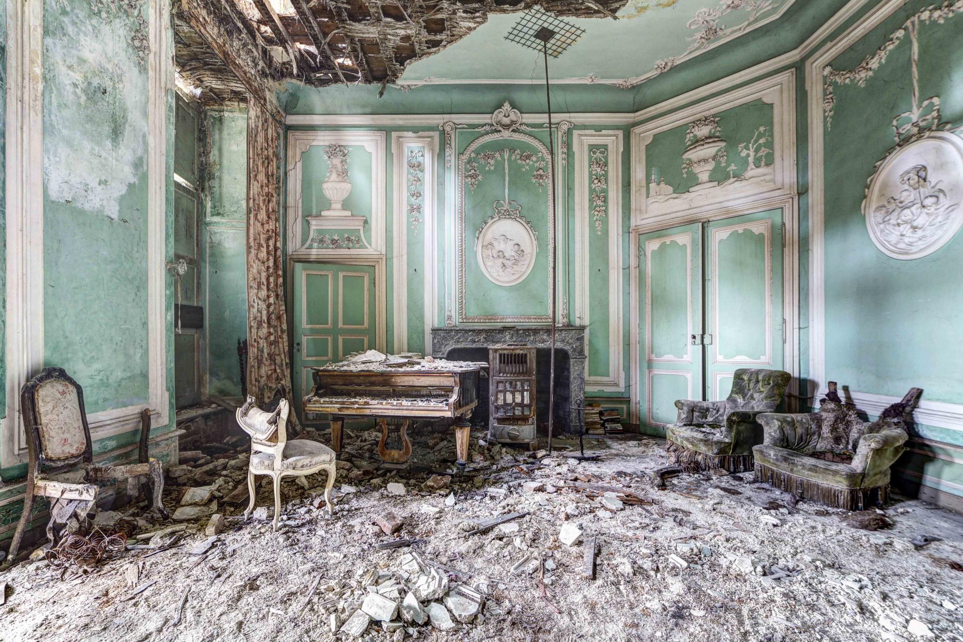 New York Photography Awards Winner - Requiem pour pianos