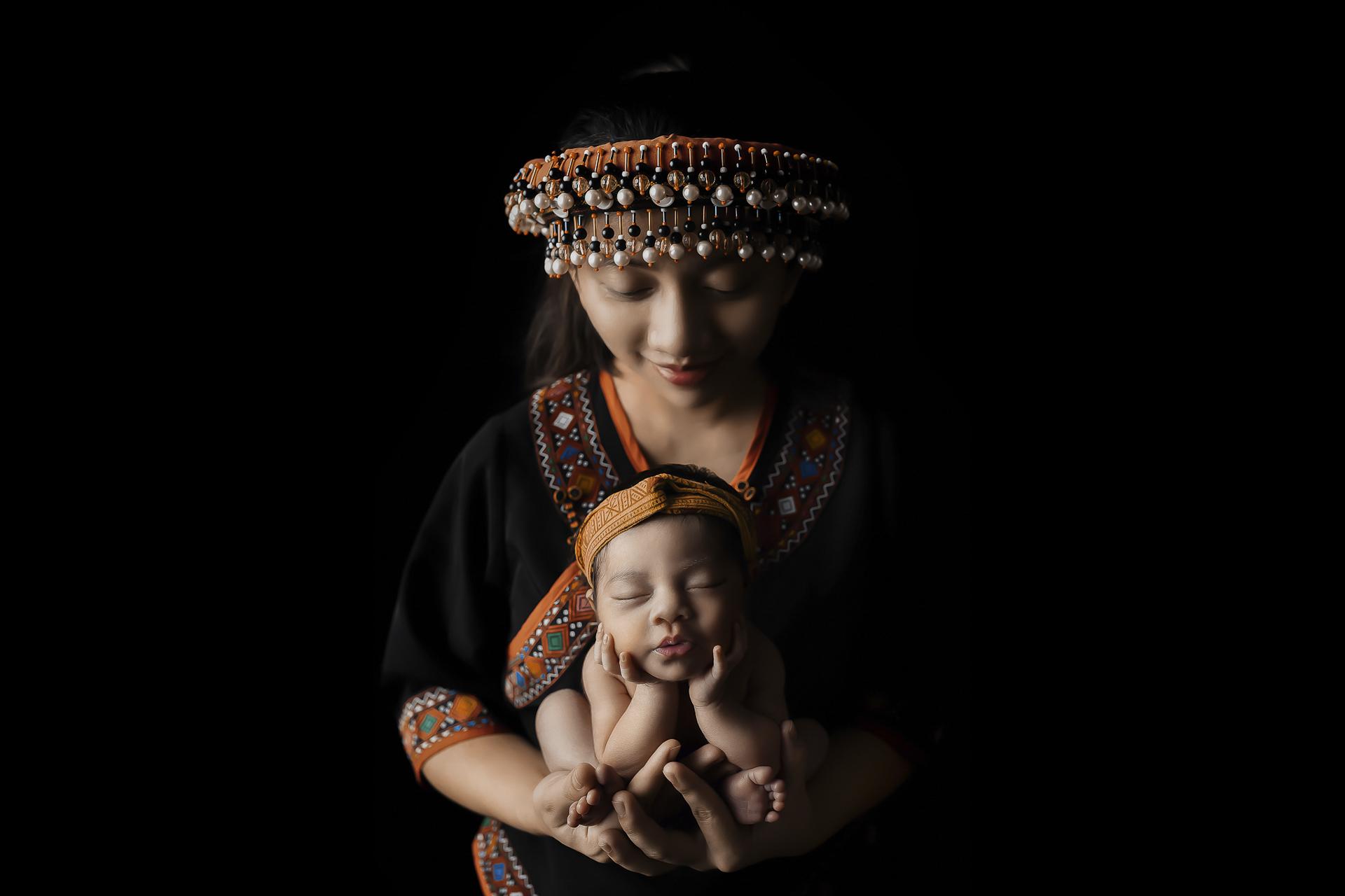 New York Photography Awards Winner - The Apple of Mother's Eye