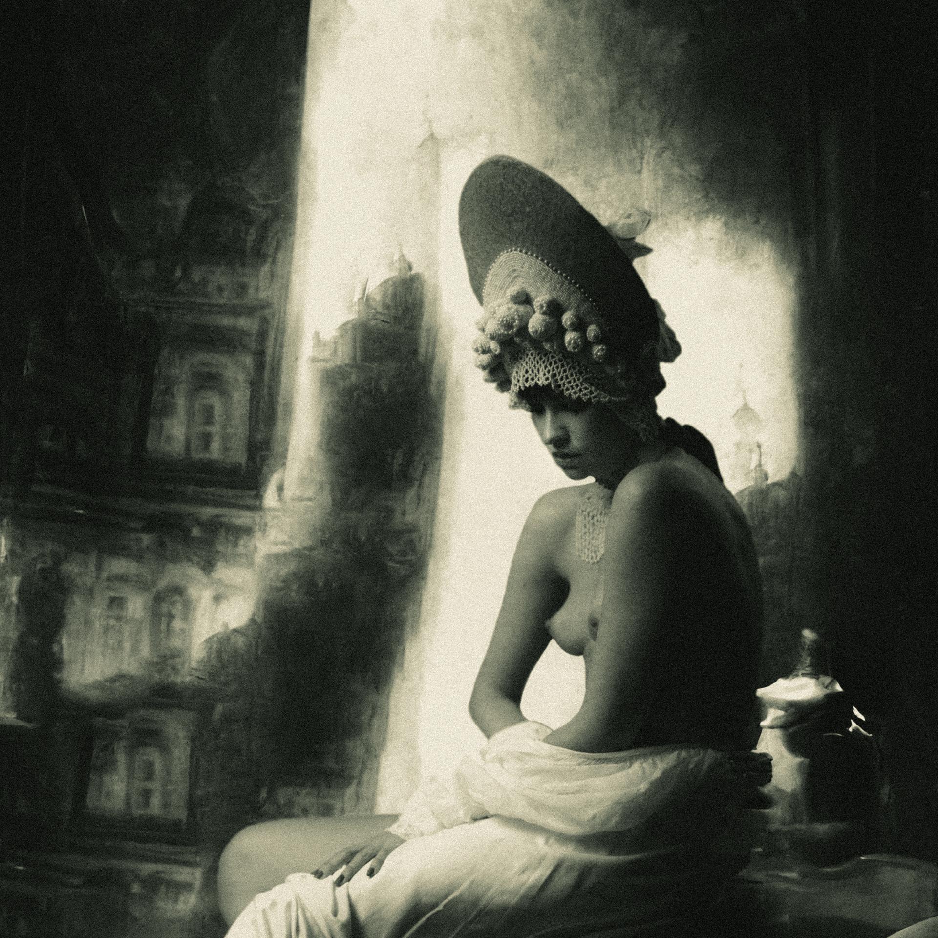 New York Photography Awards Winner - The charm of feminine beauty.