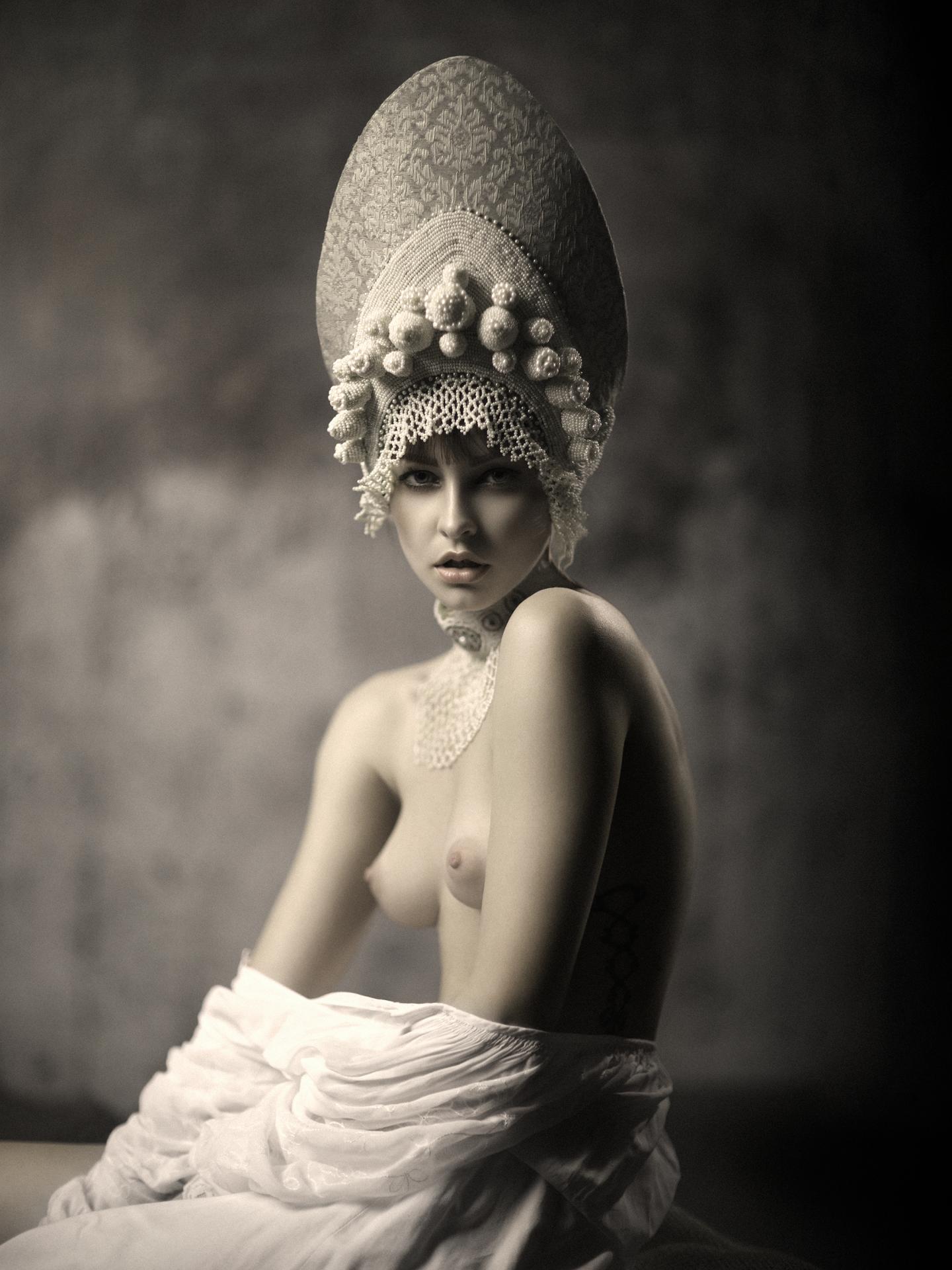 New York Photography Awards Winner - The charm of feminine beauty.