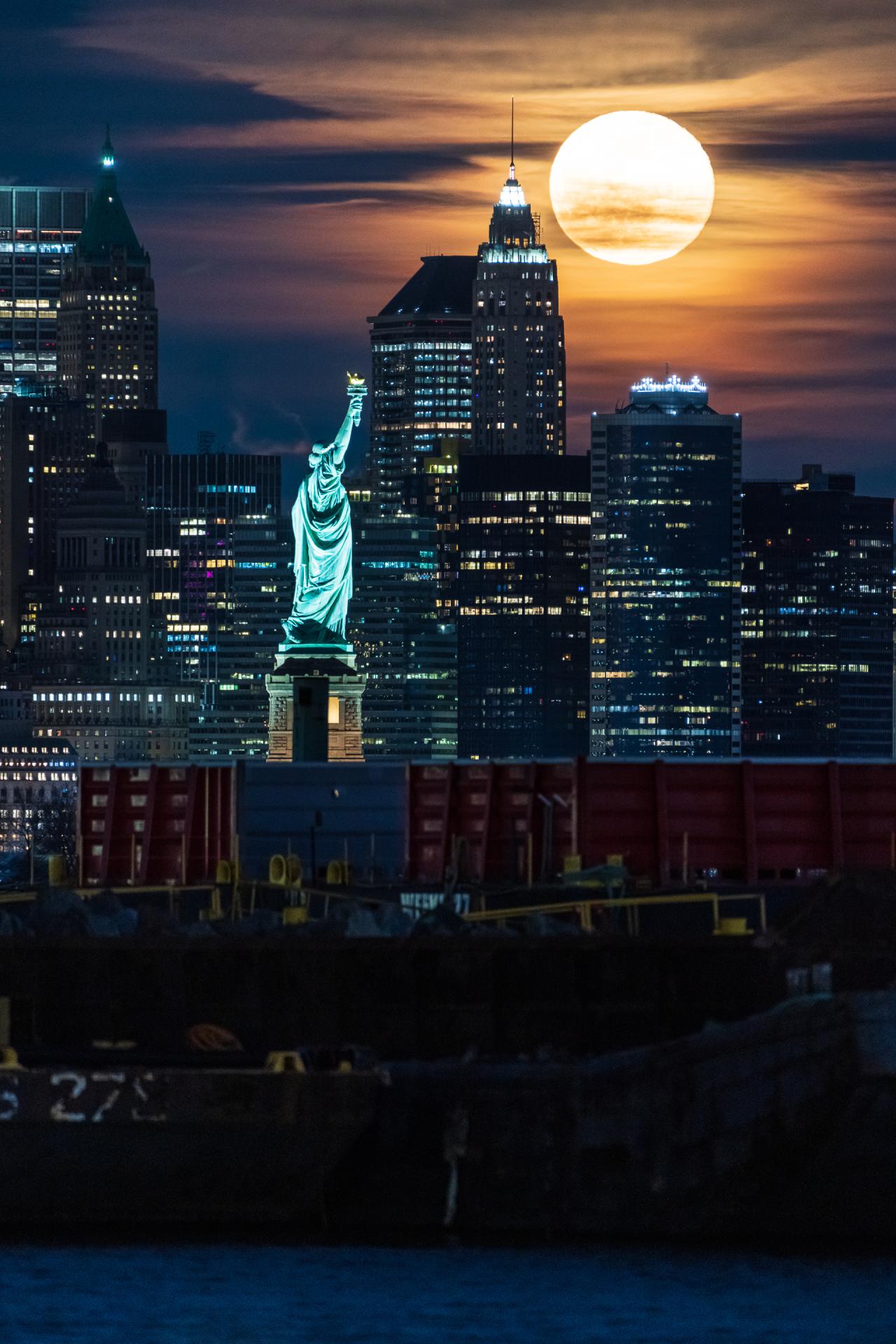 New York Photography Awards Winner - Moon rise with NYC Skyline