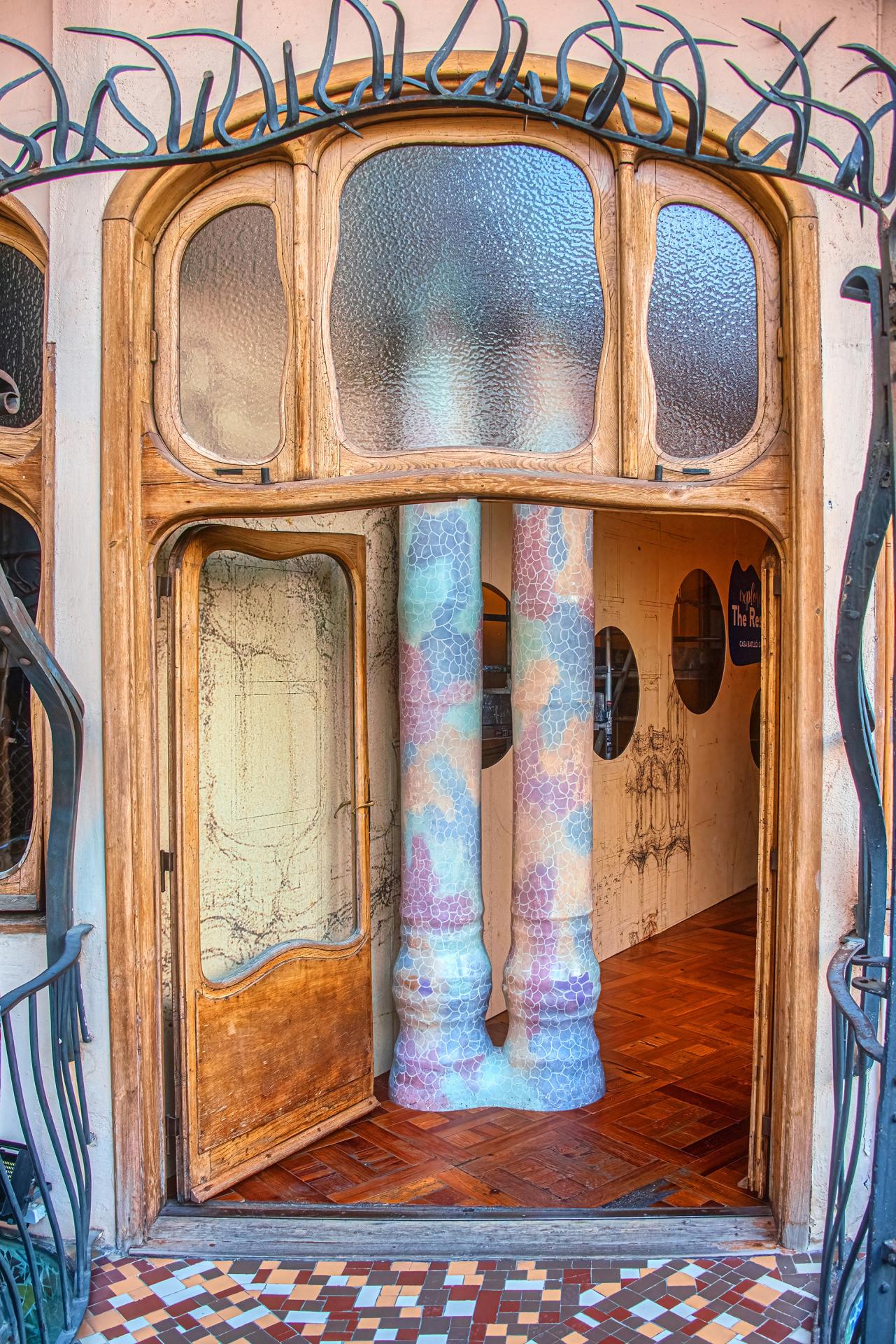 New York Photography Awards Winner - Casa Batlló, Columns in the Doorway