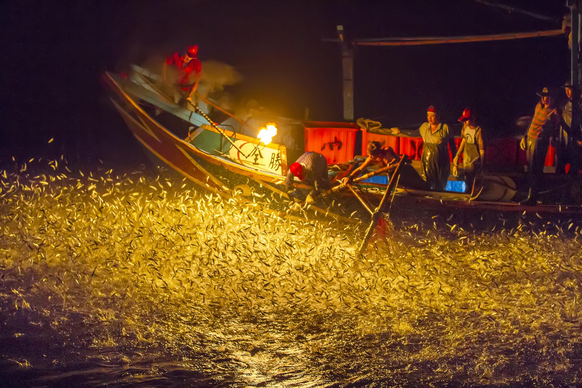 New York Photography Awards Winner - There is the most primitive way of fishing at night