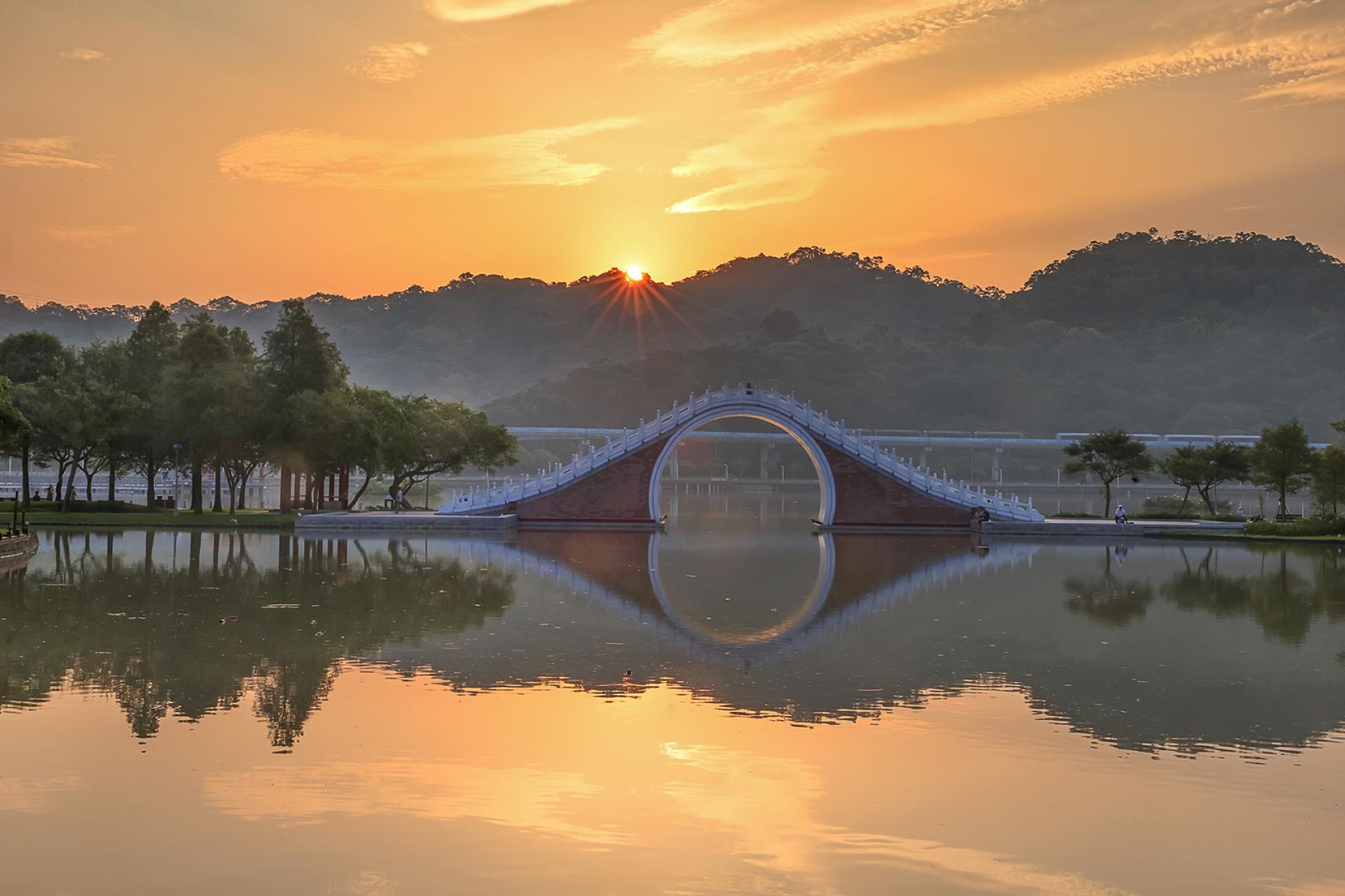 New York Photography Awards Winner - Beautiful circular arch bridge across the lake