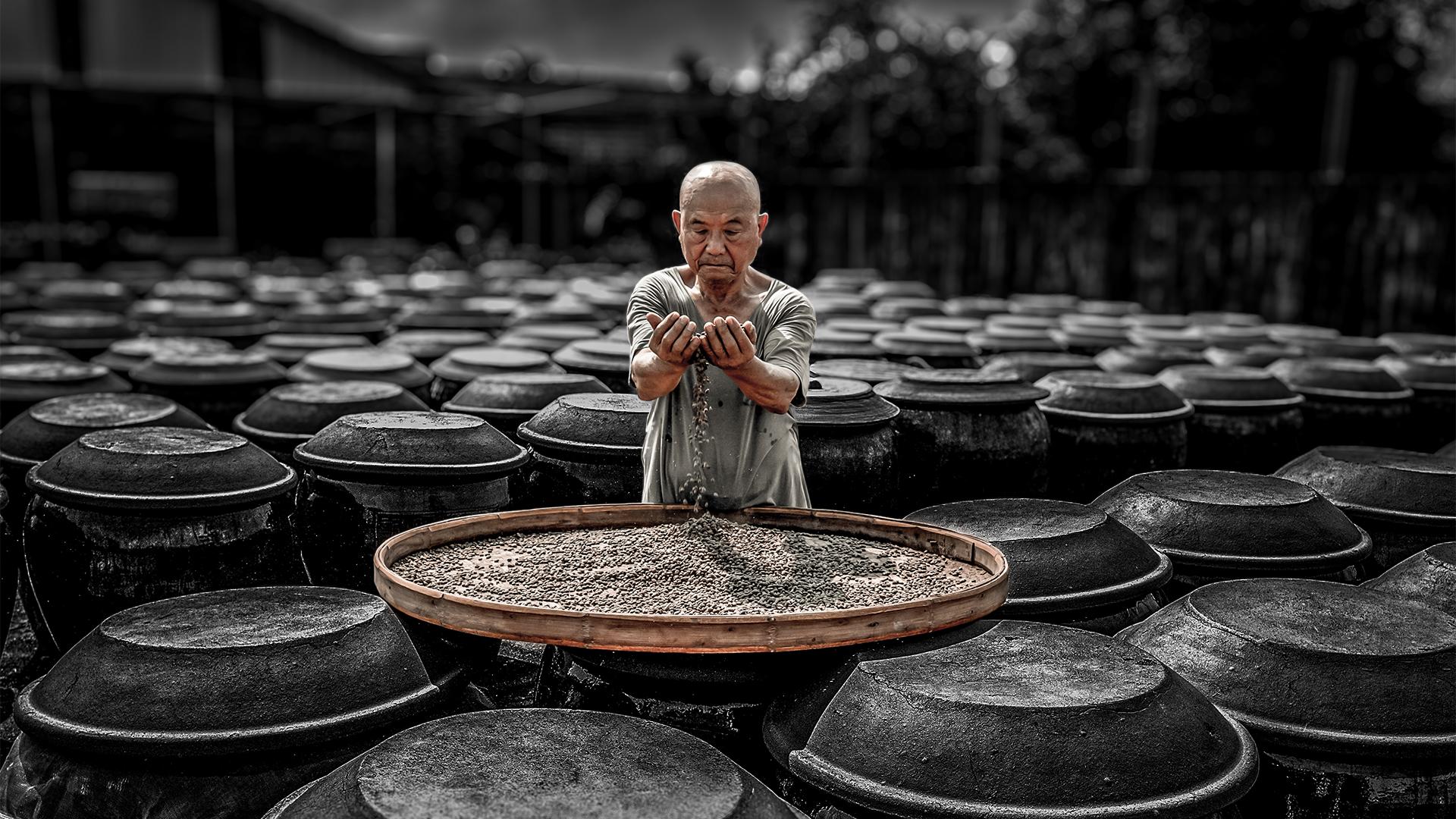 New York Photography Awards Winner - Making handmade soy sauce