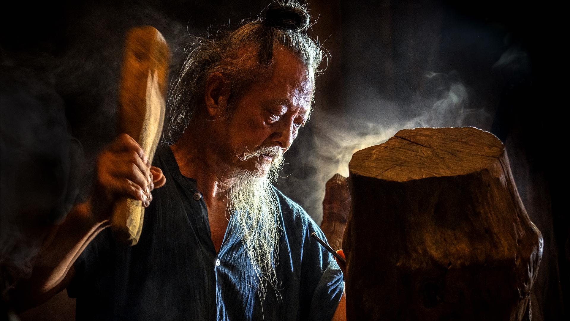 New York Photography Awards Winner - Wood carving master