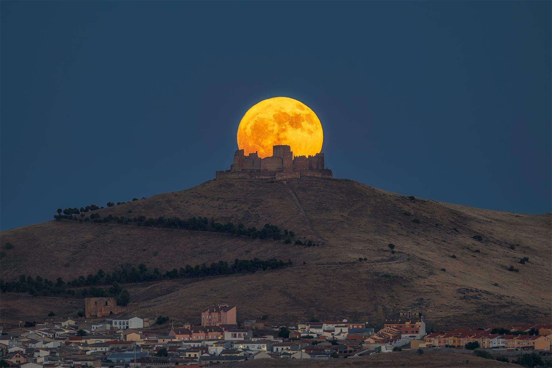 New York Photography Awards Winner - The moon emerging from the castle