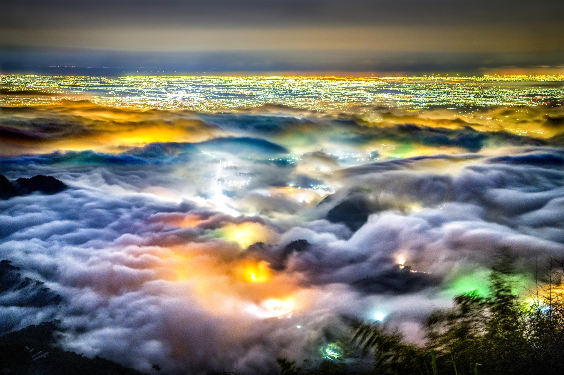 New York Photography Awards Winner - Life in the sea of ​​clouds