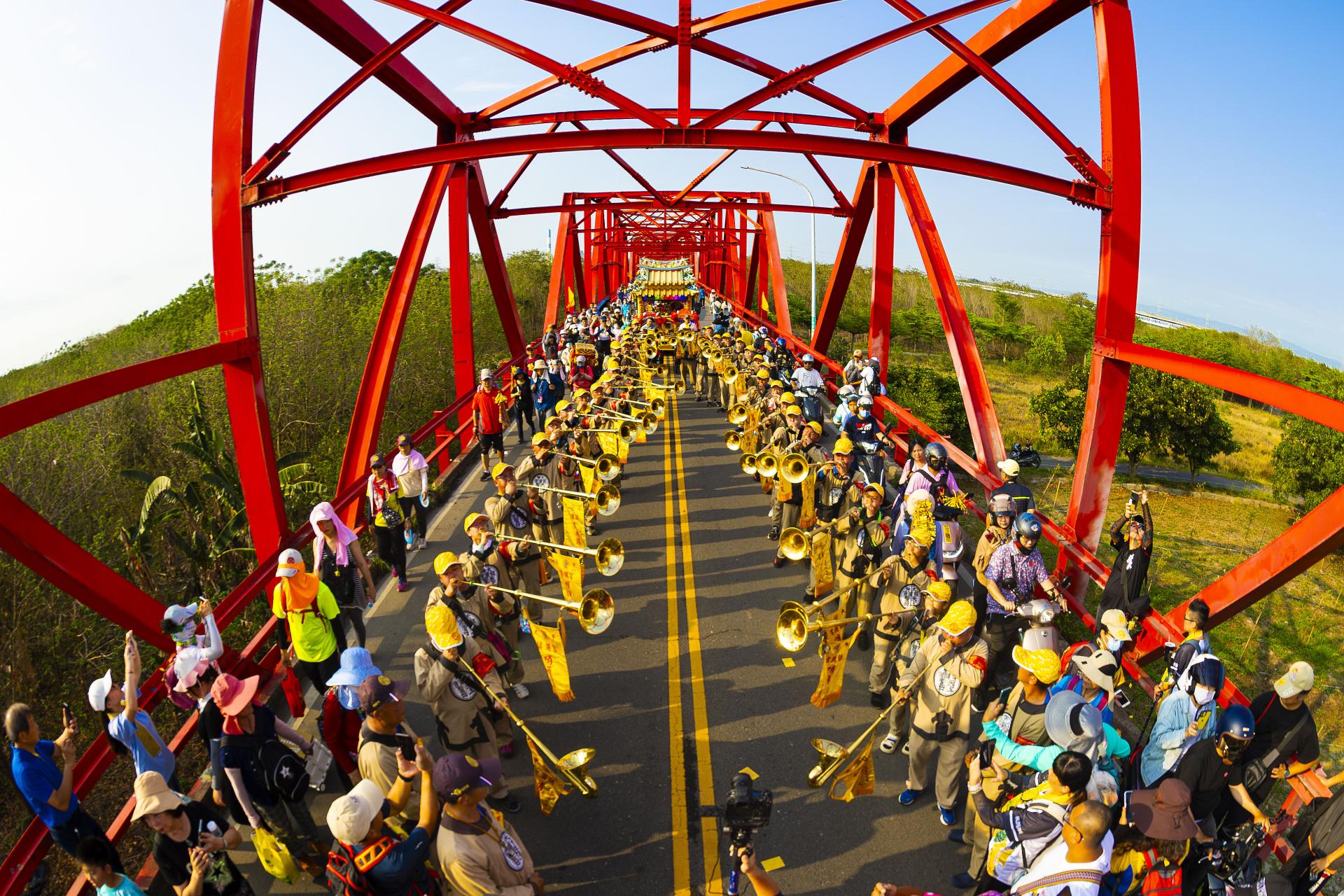 New York Photography Awards Winner - Whistle horn sound