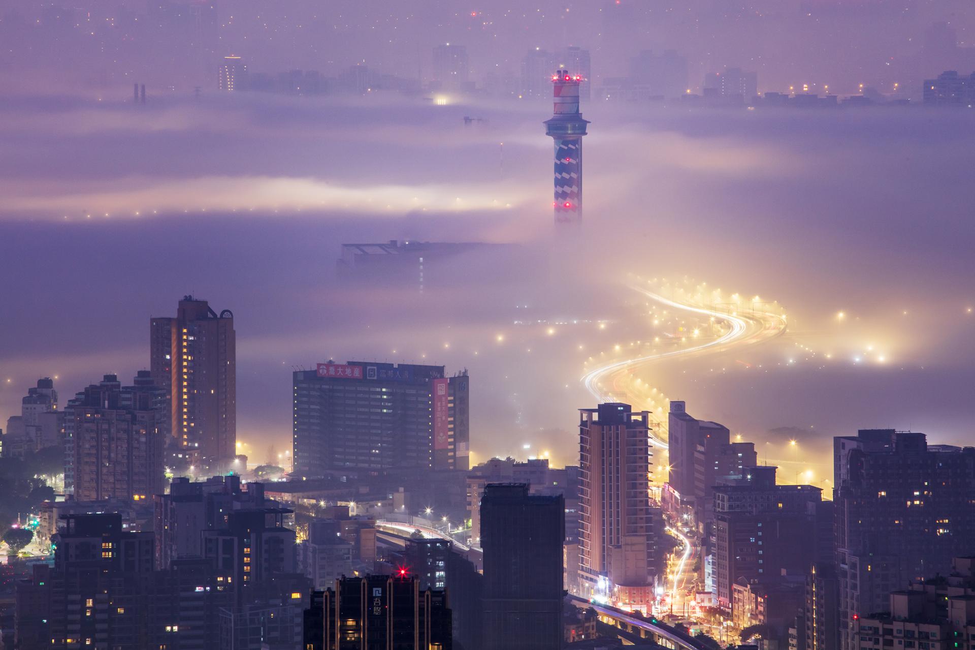 New York Photography Awards Winner - City low altitude sea of clouds