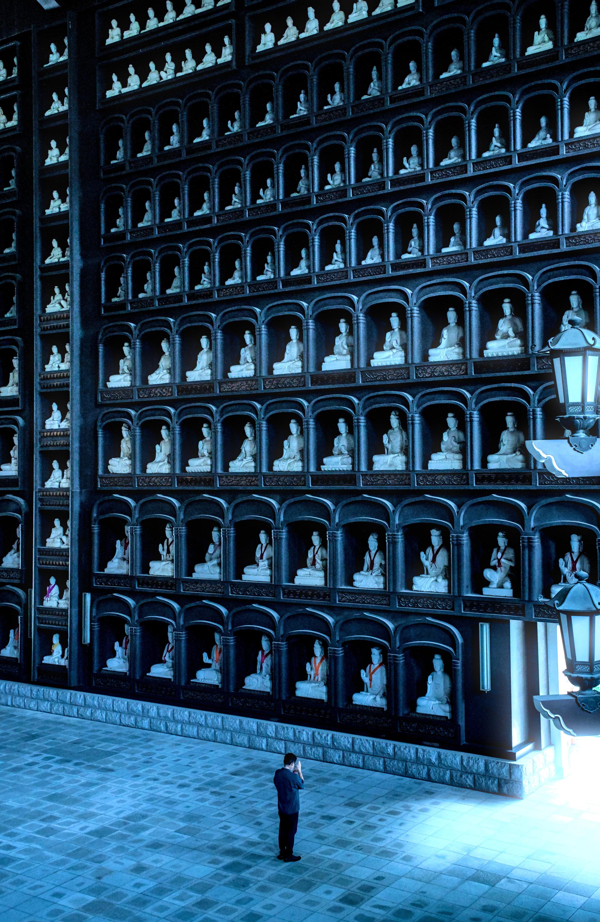 New York Photography Awards Winner - 1,281 Buddha statues