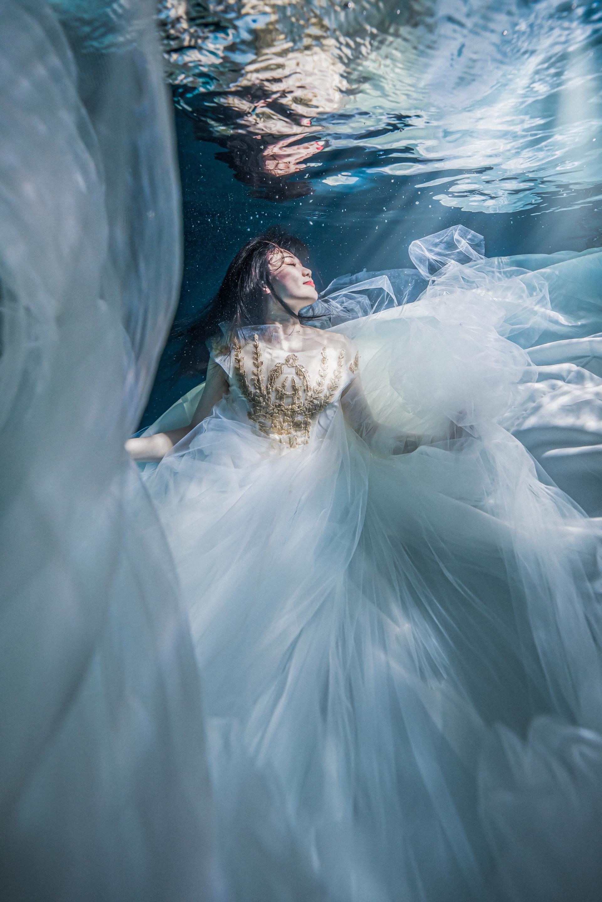 New York Photography Awards Winner - WEDDING UNDERWATER